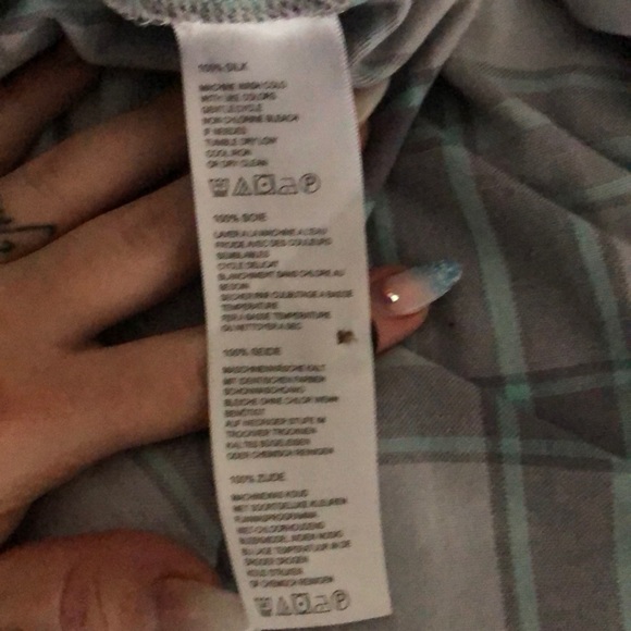 Tommy Bahama silk button down - Picture 3 of 3